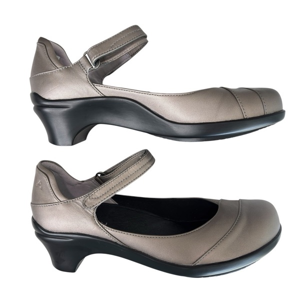 ARAVON Maya Mary Jane Pumps Women's Size 10 Gray Pewter Metallic Comfort Shoe - Picture 8 of 16